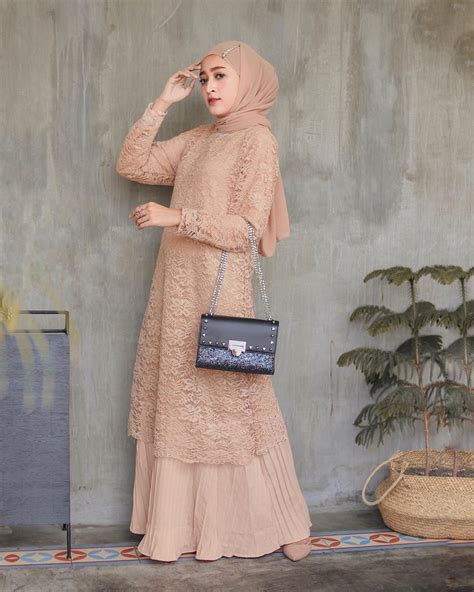 Untuk hijabnya, pilihlah warna hijab yang senada dengan. Model Baju Kondangan Hijab Ootd Kondangan Remaja | Jilbab ...