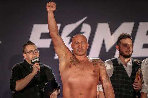 Irlandczyk korzystając z okazji, ponownie wyzwał do walki walczącego w wadze ciężkiej, popularnego rapera popka. Fame MMA 6 - KONFERENCJA. Kiedy, o której godzinie i co ...