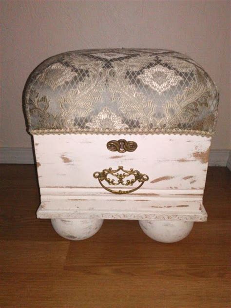 This diy upholstered ottoman / footstool is easy, inexpensive, and it will leave you want to learn how to make your own diy ottoman or footstool? crazycraftyfun: DIY Foot Stool | Diy, Footstool, Crafts