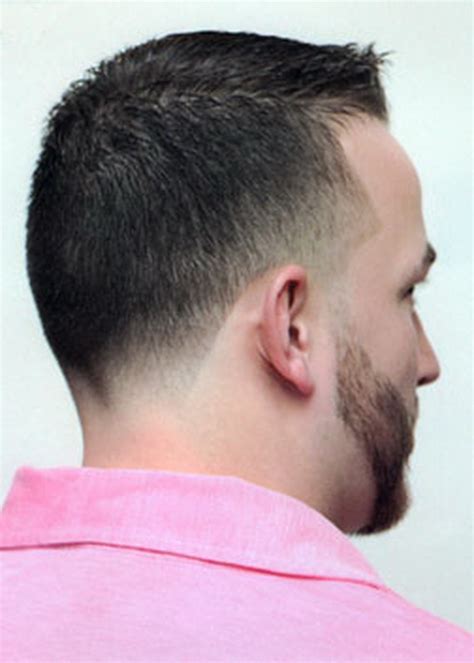 O corte fade masculino se tornou um dos estilos mais procurados por homens nos últimos anos. Mid Fade Corte De Pelo Taper Bajo / Mid Fade Cortes De ...