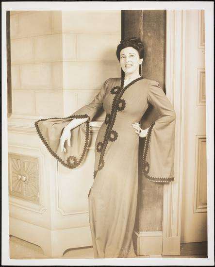 Βασιλικό θεάτρο στο φεστιβάλ επιδαύρου το 1955. Έντα Γκάμπλερ: Από την Κατίνα Παξινού του 1942 στην Παρθενόπη Μπουζούρη του 2018 | Cat Is Art