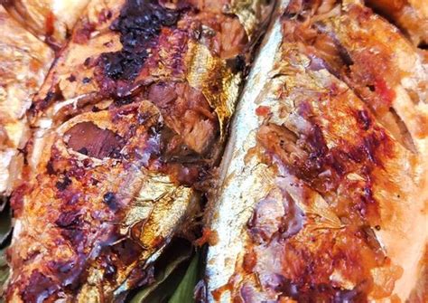 Rahasia memasak menu ikan yah pastilah di kesegaran ikannya. Resep Ikan Kembung bakar oleh Febriyani Phatoel Izme - Cookpad