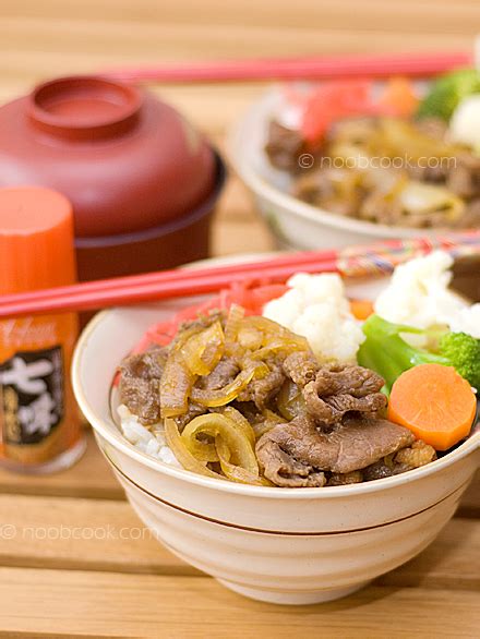 Sayanya, daging teriyaki di sana dibandrol dengan harga yang cukup mahal padahal porsinya hanya. Daging Teriyaki Yoshinoya / Bento Combo Beef And Karaage ...