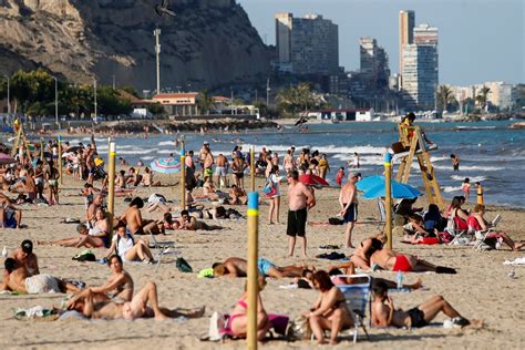 As zonas vermelhas em todo o mundo podem ser encontradas neste website, que. Playas "anti covid-19" para recibir a los turistas en España