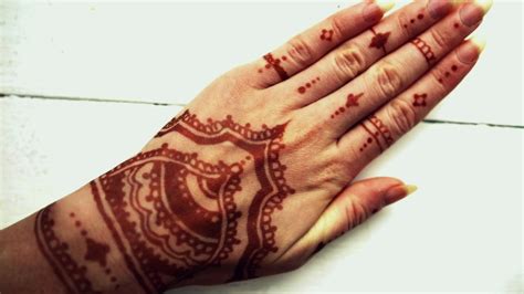 Zoe bought henna for tattoos and we all got a temporary tattoo!! D.I.Y Henna Tattoo Design - YouTube
