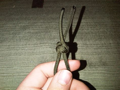 How to create a lanyard? How to Tie the Lanyard Knot : 6 Steps (with Pictures) - Instructables