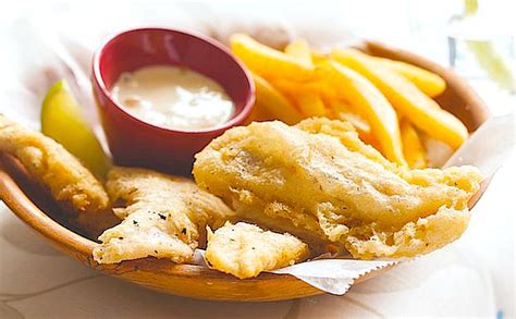 Kalau sedang liburan ke malaysia, salah satu kafe terbaik yang menyediakan menu ini yakni the laughing fish by harry ramsden. Pescado crujiente
