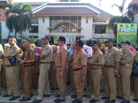 Berkenaan dengan cuti bersama lebaran 2019, kepala korps lalu lintas (kakorlantas) polri irjen refdi andri. 47 ASN Depok Absen Usai Libur Lebaran, Pegawai Bolos Akan ...