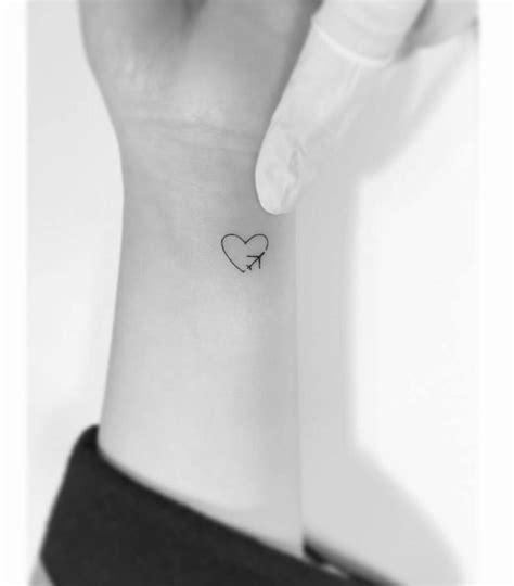 Maybe you would like to learn more about one of these? Pin by Renata Cristine on TATTOOS E MAIS TRECOS | Tiny wrist tattoos, Small wrist tattoos, Tattoos