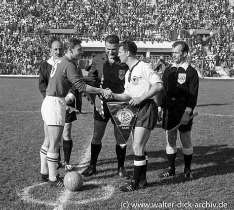 Mit bildern und bilderrahmen wird dein leben teil deiner einrichtung. Fußball WM Chile Deutschland : Schweiz 1962 | Bilderrahmen ...