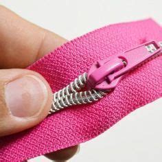 Im günstigsten fall sind die metallzähne des verschlusses nicht beschädigt sondern ihnen ist lediglich der zipper abgebrochen. Zipper richtig auf Endlos-Reißverschluss auffädeln - So ...
