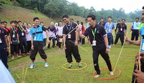 Permainan tradisional berupaya membentuk sebahagian daripada kehidupan yang dilalui oleh nenek moyang kita. paanzainudin: KARNIVAL PERMAINAN TRADISIONAL