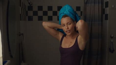 She is the daughter of ann (wallace), who worked in a bank, and mark p. Elizabeth Banks (The Details 2011) : CelebrityArmpits