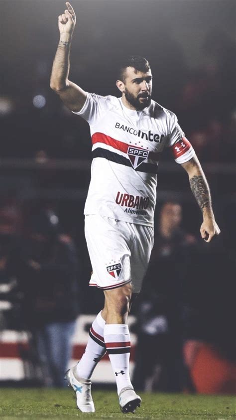 Considerado um dos clubes mais bem sucedidos do brasil no futebol, o são paulo futebol clube ou apenas são paulo, como é conhecido, esta o tricolor paulista é o único time brasileiro que tem três títulos continentais e três mundiais e o único a ser campeão brasileiro três vezes consecutivas. Pin de Alex Oliveira em São Paulo Futebol Clube | Spfc ...