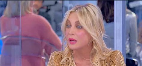 A uomini e donne, gemma ha replicato alle accuse di tina, dicendo: Maurizio e Maria, Uomini e Donne/ Lite con Gemma e Biagio ...