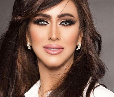 ولدت في «قرية كفرنواي مركز زفتي» بمحافظة الغربية، وهي حاصلة على شهادة الدبلوم في التجارة. جريدة البلاد | وفاء مكي: أُكابد قسوة الحياة وعقوق الأبناء‪!