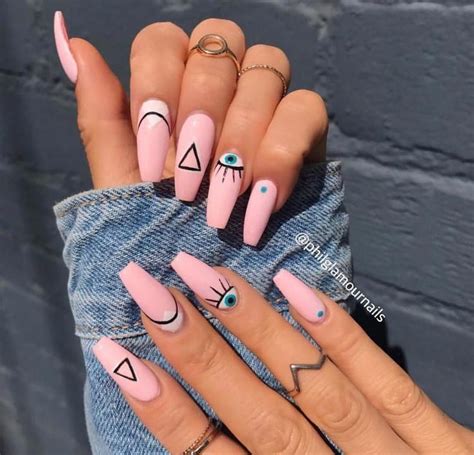 Diseño de uñas cortas piel morena. Follow @makeupartistbitch on IG - - #acrylicNail | Uñas de ...