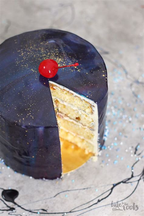 Cake designs can range from the extravagant to the functionally elegant, and baking them is a great way to mark any significant milestone or celebration. Galaxy Cake mit Mirror Glaze | Rezept | Galaxiekuchen ...