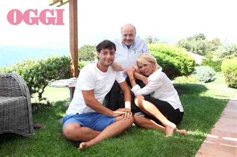 Costanzo began his career as a journalist, first as a contributing writer to paese sera and then as managing editor of the weekly grazia. Le foto di Maria De Filippi con Maurizio Costanzo e il ...