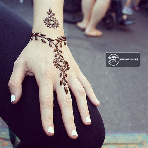 Hoàng cẩm vân không còn là gương mặt hình xăm đẹp cho nam. Nguồn gốc vẽ Henna - Những hình xăm Henna đẹp cho nữ | Mặt henna, Hennas và Henna designs