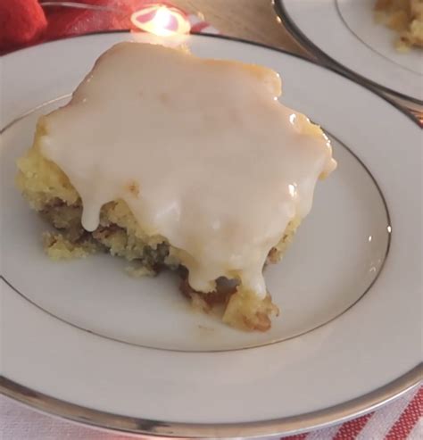 Preheat the oven to 325 degrees. Duncan Hines Honey Bun Cake Recipe - Honey Bun Cake Mom ...