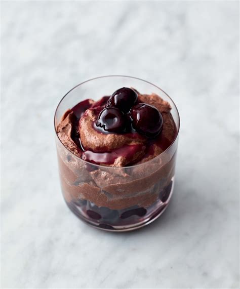 Traditional bread pudding or other heavy desserts just won't cut it during the summer. Chocolademousse met kersen - Jamie Oliver - Puur Suzanne ...
