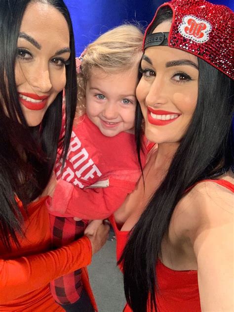 Så firar kändisarna sveriges nationaldag. Birdie Joe Danielson, Mommy Brie Bella, Aunt Nikki Bella ...