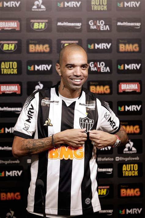 Tardelli quer seleção na pegada da copa américa. No Mineirão, Diego Tardelli veste a camisa 9 e é ...