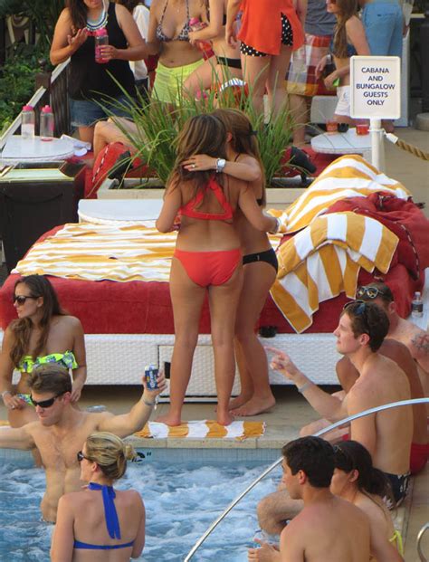 Im hintergrund liegt ryans freundin mit unterwäsche im bett. Wayne Rooney and wife Coleen party poolside Vegas style ...