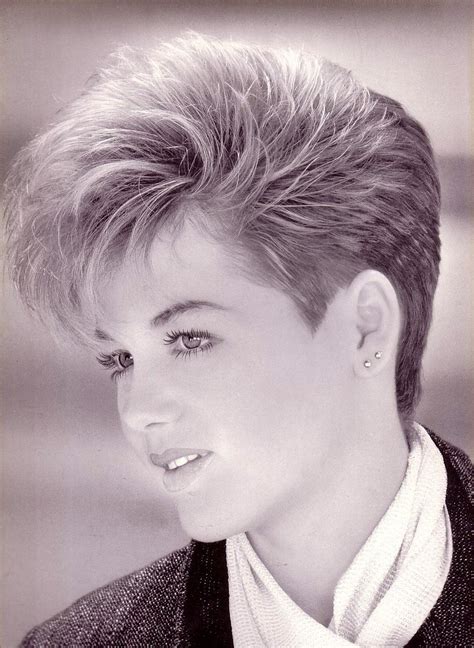 Her short hair looks make most of the famous '80s. Page 018 - Crop 06 | Short hair styles, Shot hair styles ...