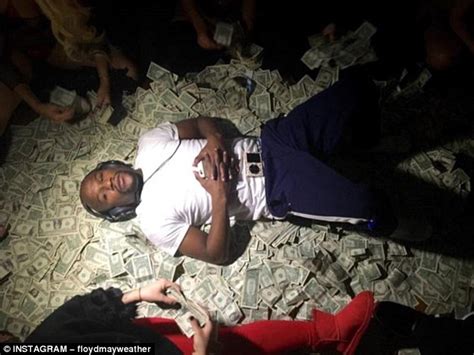 Official boxing page for floyd mayweather jr money videos, upcoming events, statistics grand rapids, united states welterweight events: Floyd Mayweather lies on bed of his money as women pick up ...