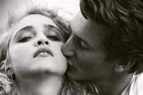 Sean penn is a powerhouse film performer capable of intensely moving work, who has gone from strength to strength during a colourful film career, and who has drawn much media attention for his stormy private life and political viewpoints. Trentuno anni dal matrimonio tra Madonna e Sean Penn, si ...