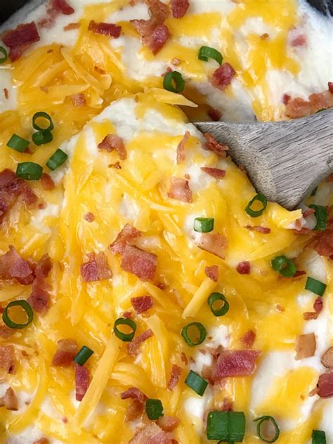 Loaded mashed potatoes are a tasty way to use up extra mashed potatoes from holiday meals or sunday dinner. Slow Cooker Loaded Mashed Potatoes | Together as Family