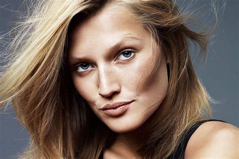 In 2008, she got her big break in the fashion industry after signing an exclusive contract with calvin klein. Toni Garrn's Body Measurements Including Breasts, Height ...