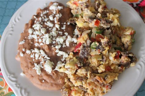 And honestly, having a filling breakfast is a powerful idea. Machaca con Huevo #CocinaLatinaBeans | Recipe | Mexican ...