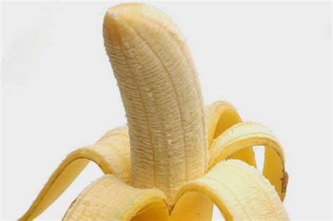 Buah pisang memiliki khasiat mengatasi tekanan darah tinggi, anemia. khasiat pisang - 12 sebab mengapa anda perlu memakannya ...