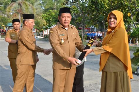 Zainal resmi menggantikan posisi irianto lambrie yang memiliki jabatan gubernur sebelumnya. Wakil Wali Kota Serahkan SK Kenaikan Pangkat Kepada 718 PNS - Aceh Portal - Bijak Mengabarkan