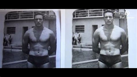 Un club di nuoto italiano lo reclama a gran voce e il futuro bud spencer torna in italia, diventando campione intanto, nel 1952 partecipa anche alle olimpiadi di helsinki come membro del team italiano (anche. Cinema, è morto Bud Spencer, il gigante buono del cinema ...