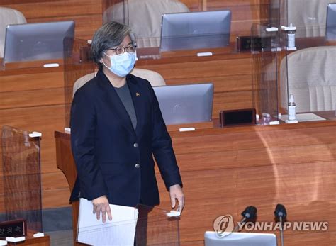 #정은경 #질병관리청 #초대_질병관리청장 #질병관리청장 #정은경_청장 #정은경_질병관리청 #정은경_질병관리청장 #강도태 #보건복지부2차관 #김경선 #여성가족부차관. 긴급현안질문 참석하는 정은경 질병관리청장 | 연합뉴스