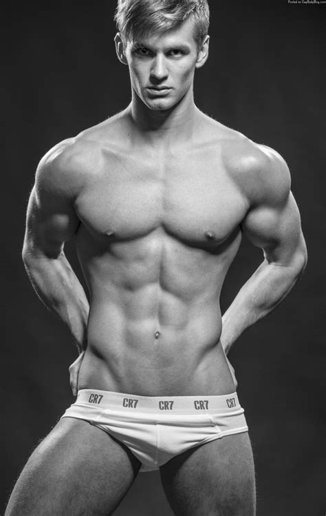 Hey excuse me, big guy. Admiring Austrian Fitness Model Simon Mathis - Gay Body ...