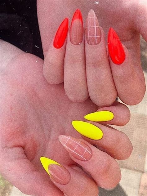 Jemma is a nail blogger and nail technician bringing readers the latest in nail art techniques, affordable nail trends and the latest collections from worldwide brands. Trendy short almond nails design for creative summer nails ...