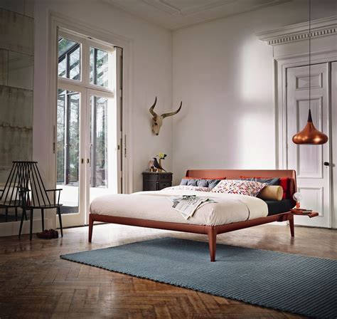 Wir haben unterschiedlichste hersteller & marken untersucht und wir zeigen landhausstil ihnen als leser hier unsere resultate. Auping Essential Bett in der Trendfarbe Rusty Red #details ...