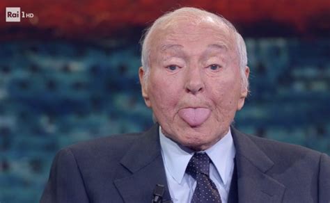 I restanti millenni li passò studiando se stesso e notando che sì, effettivamente, era proprio un bel figurino. Piero Angela e i suoi 90 anni: Voglio arrivare a 220, ma ...