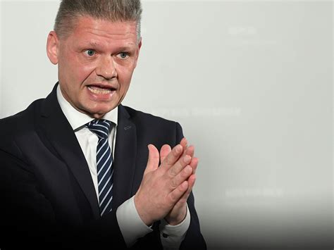 Fraktionschef andreas hanger unterstellte der korruptionsstaatsanwaltschaft am sonntag. Skurriler ÖVP-Hanger-Rundumschlag: Rücktritts-Attacke auf ...