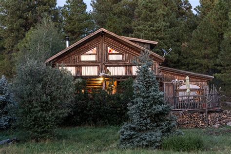 This holiday home is 3.7 mi from greater flagstaff chamber of commerce and 4.3 mi from flagstaff medical center. Log Cabin | Flagstaff, Arizona | Glamping Hub