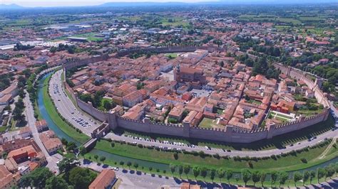 Cittadella è l'unica città murata di tutta europa ad avere un camminamento di ronda medievale, di forma ellittica e completamente percorribile. Cittadella fiume Brenta Fontanive 11Agost2016 - YouTube