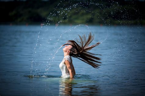 Wir haben die besten hochzeitskleider 2021 im angebot. Trash The Dress After Wedding Shooting, Hochzeitsfotograf ...