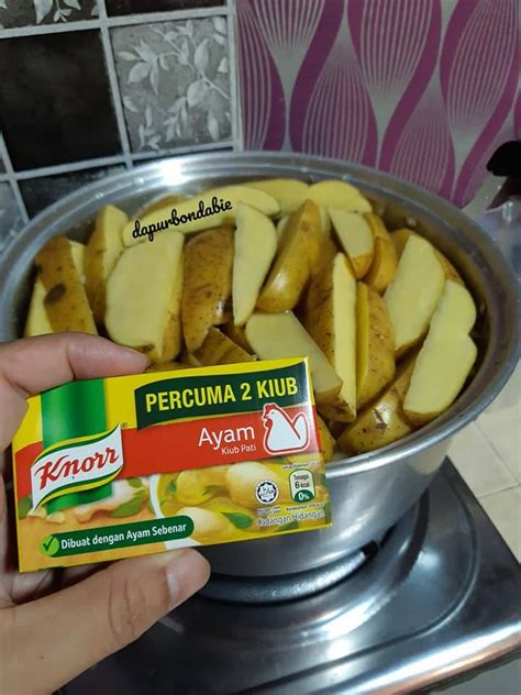 Foodies, for all of you who wants delicious snack and simple to make, raditya beer wants to share roast potato wedges recipe. 5kg Kentang Kos Tak Sampai RM15. Ini Cara Buat Cheesy ...