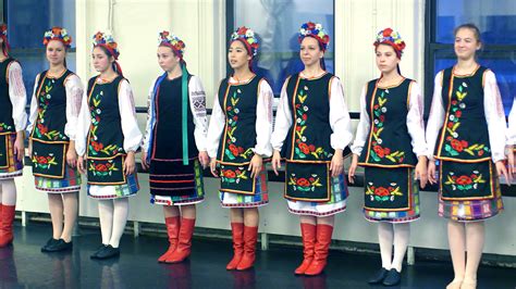 Découvrez la composition de l'équipe ukraine de football : BARE FEET IN NYC MICKELA MALLOZZI / Little Ukraine - PBS ...