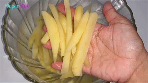 Perkedel kentang merupakan salah satu makanan yang paling gampang ditemukan di warung makan sekitar anda. Resep Kentang Goreng Paling Praktis Tanpa Di Freezer - YouTube